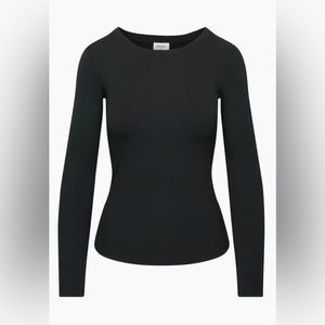 Unworn aritizia wilfred long sleeve in great condition. Selling for 30$